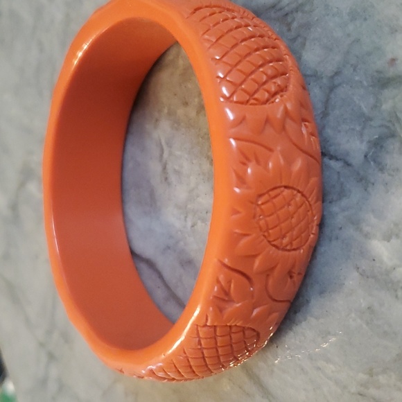 Vintage Jewelry - Vintage look plastic bangle bracelet orange,  excellent condition!!! Sunflower